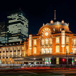 ليلة حميمة في أكبر قبر في العالم ليلة حميمة في أكبر قبر في العالم